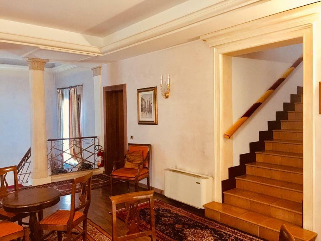 Hotel La Loggia Местрино Экстерьер фото